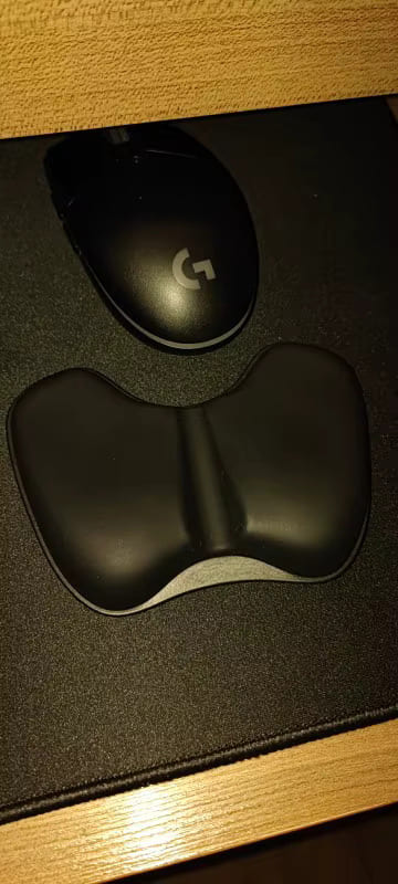 A Striva wrist rest setup
